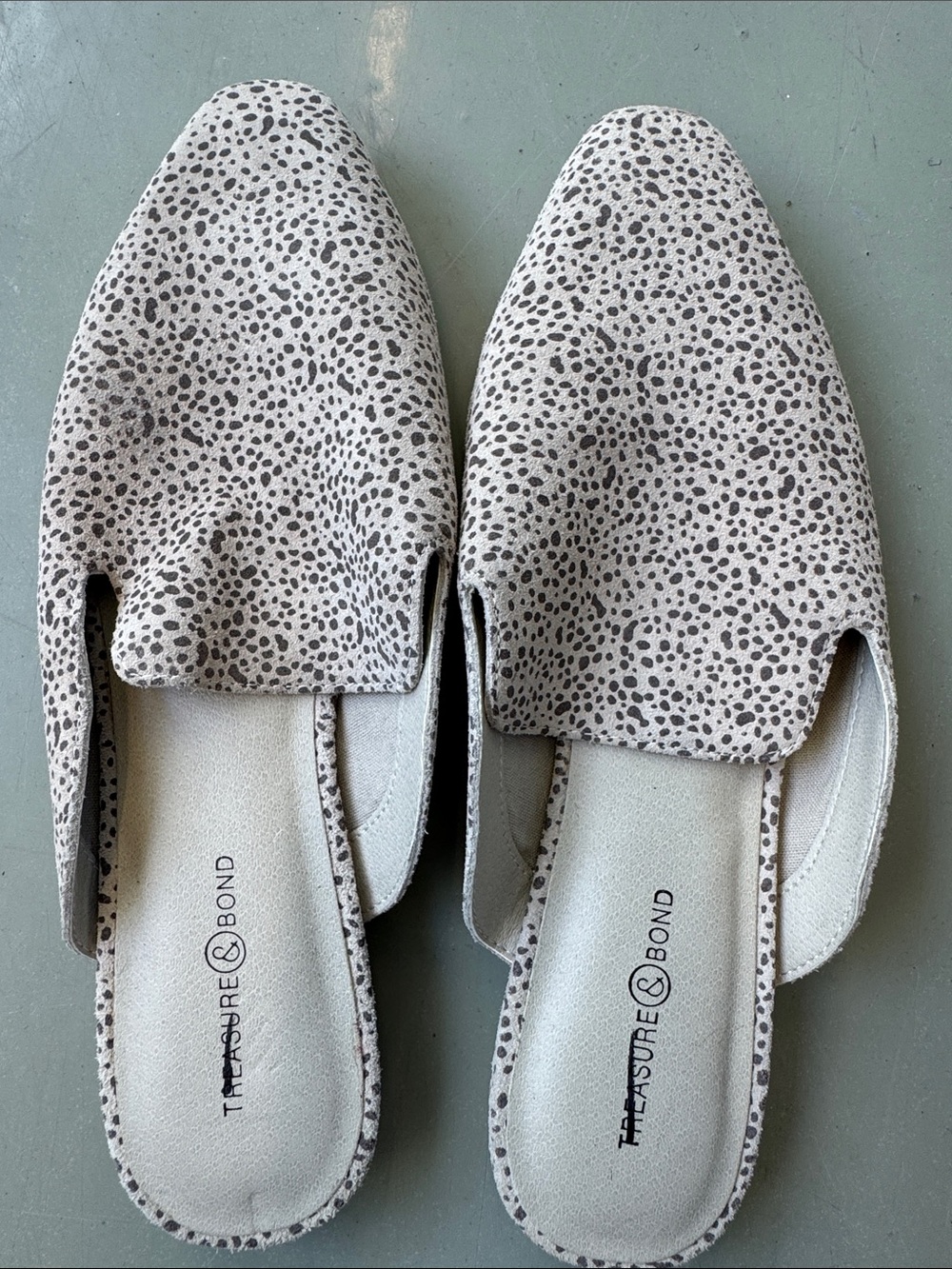 Treasure & Bond Cream and Black Speckled Slide Mules Size 7M